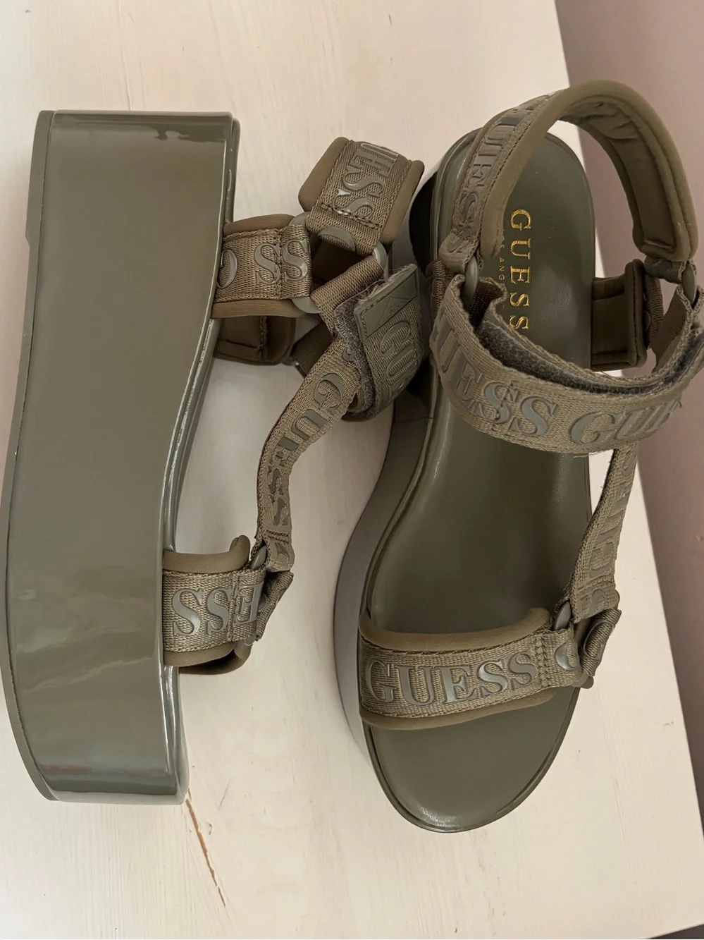 GUESS Olive Platform Logo Sandals 7.5